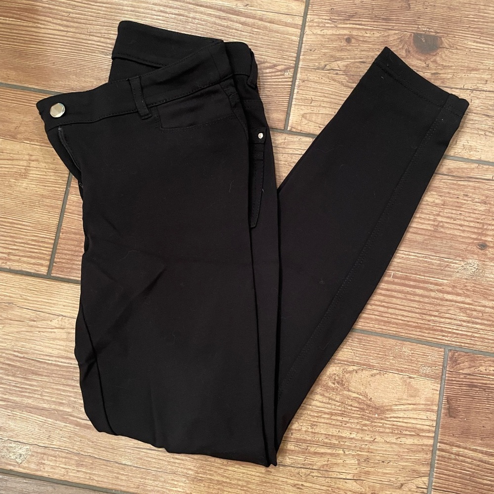 Sleek Black Women's Leggings